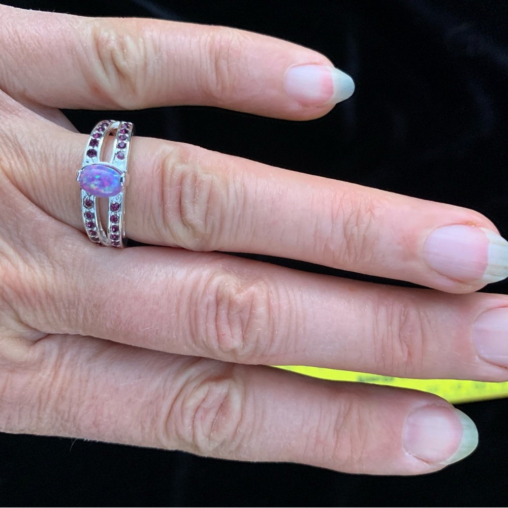 Elegant Silver Tone and Purple Gemstone Ring